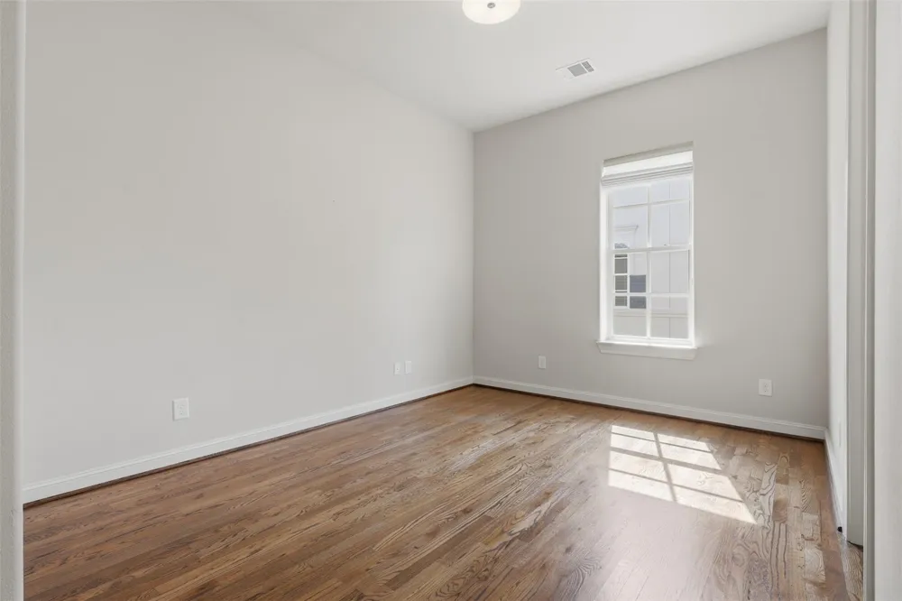 1348 W 25th Street Houston, TX 77008