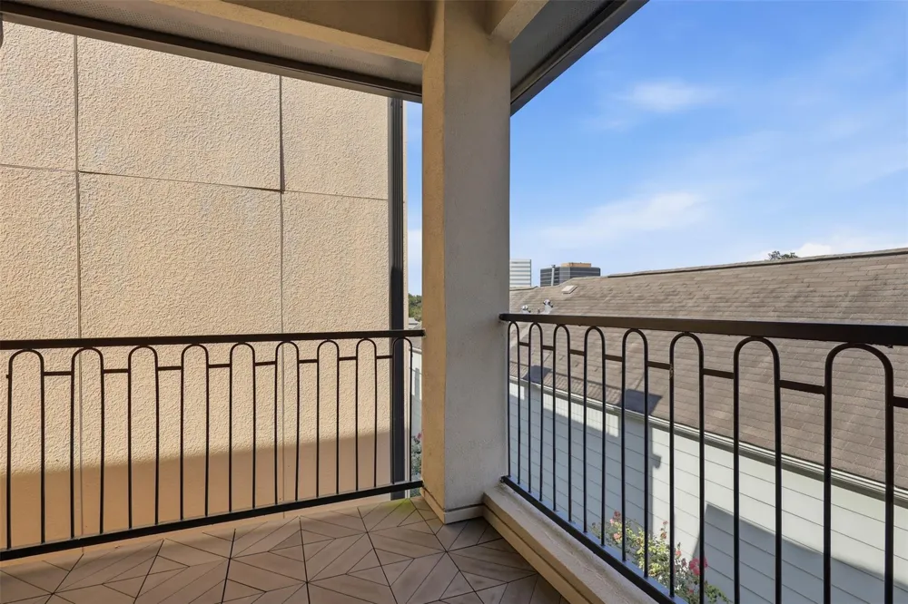 1348 W 25th Street Houston, TX 77008