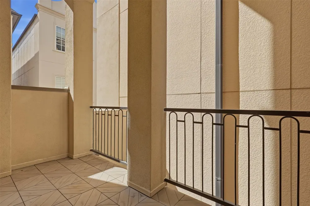 1348 W 25th Street Houston, TX 77008