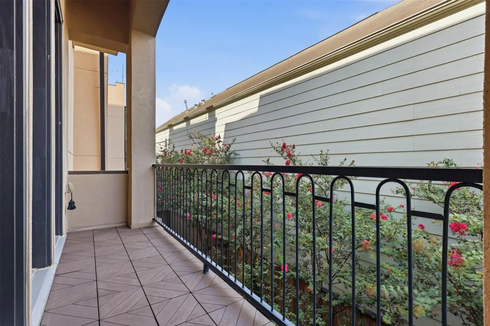 1348 W 25th Street Houston, TX 77008