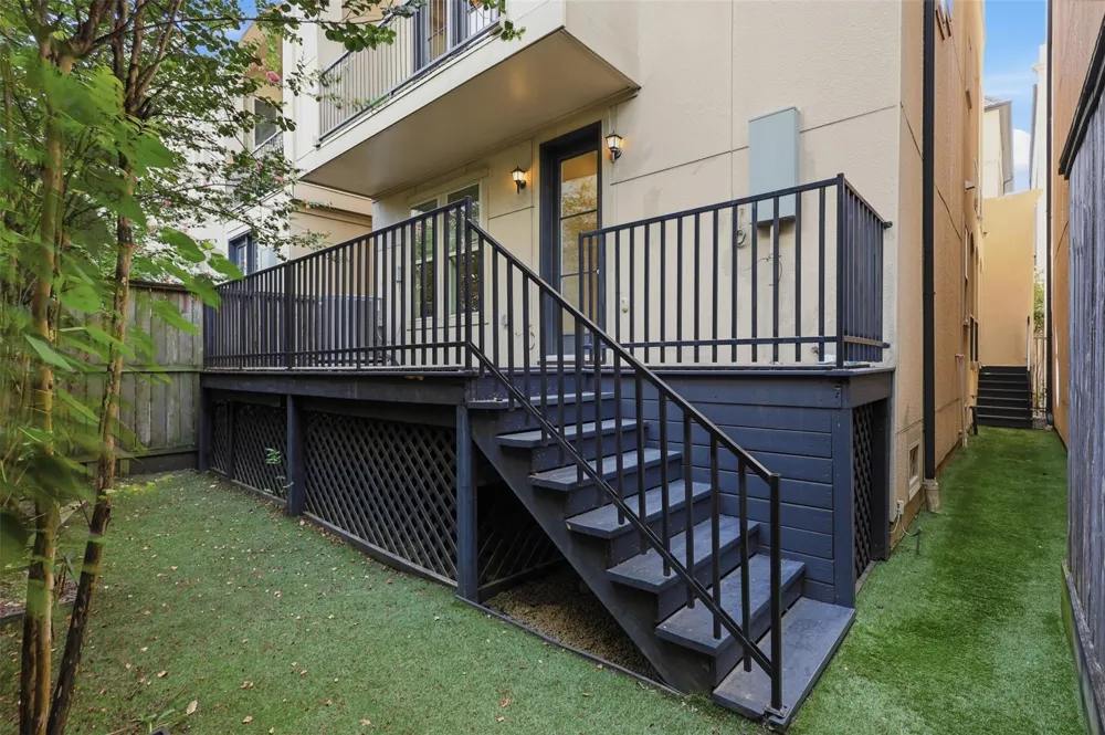 1348 W 25th Street Houston, TX 77008