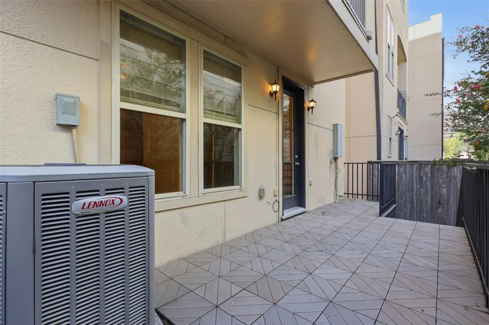 1348 W 25th Street Houston, TX 77008
