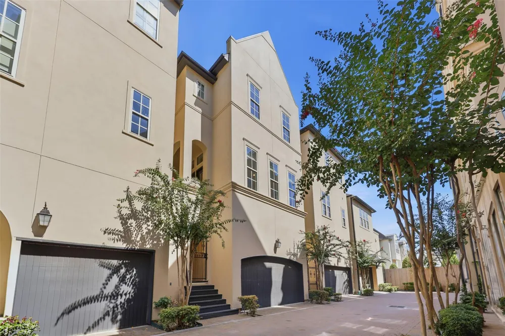 1348 W 25th Street Houston, TX 77008