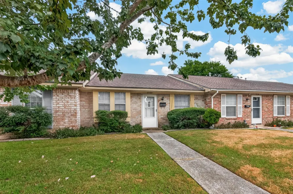 2302 Buchanan Drive Baytown, TX 77520