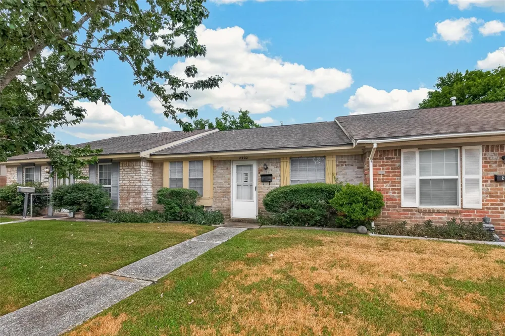 2302 Buchanan Drive Baytown, TX 77520