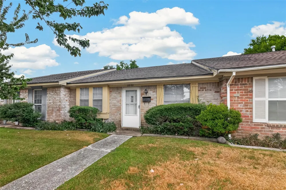 2302 Buchanan Drive Baytown, TX 77520