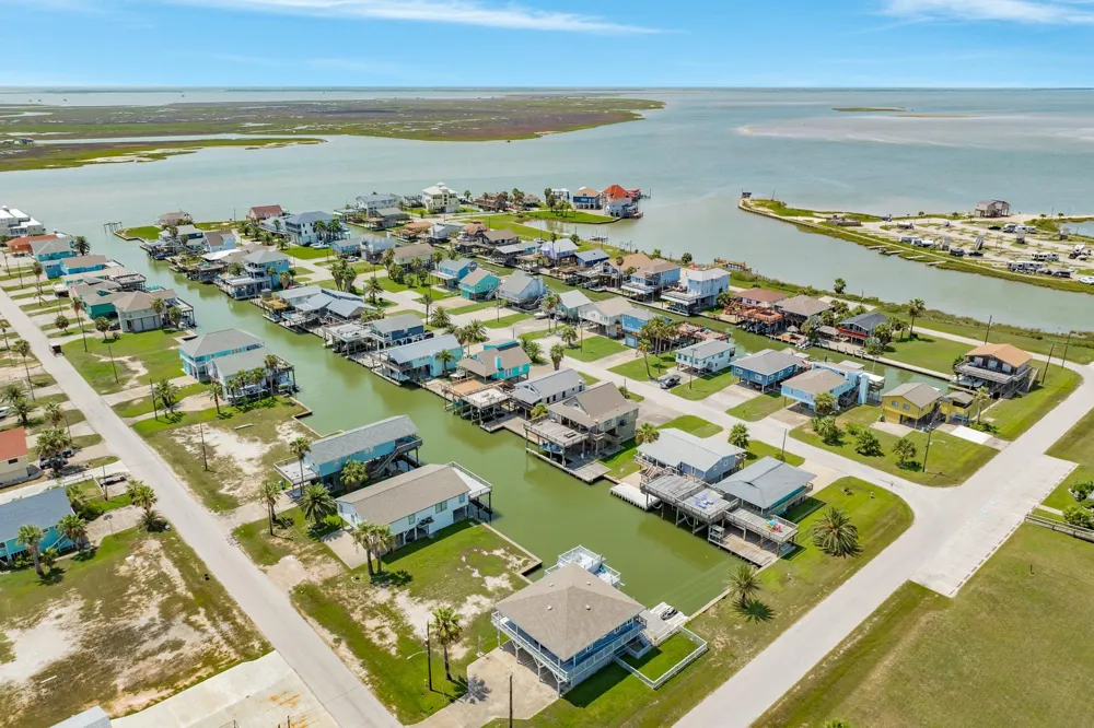 207 Galleon Freeport, TX 77541
