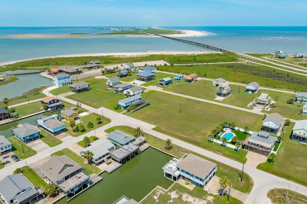 207 Galleon Freeport, TX 77541
