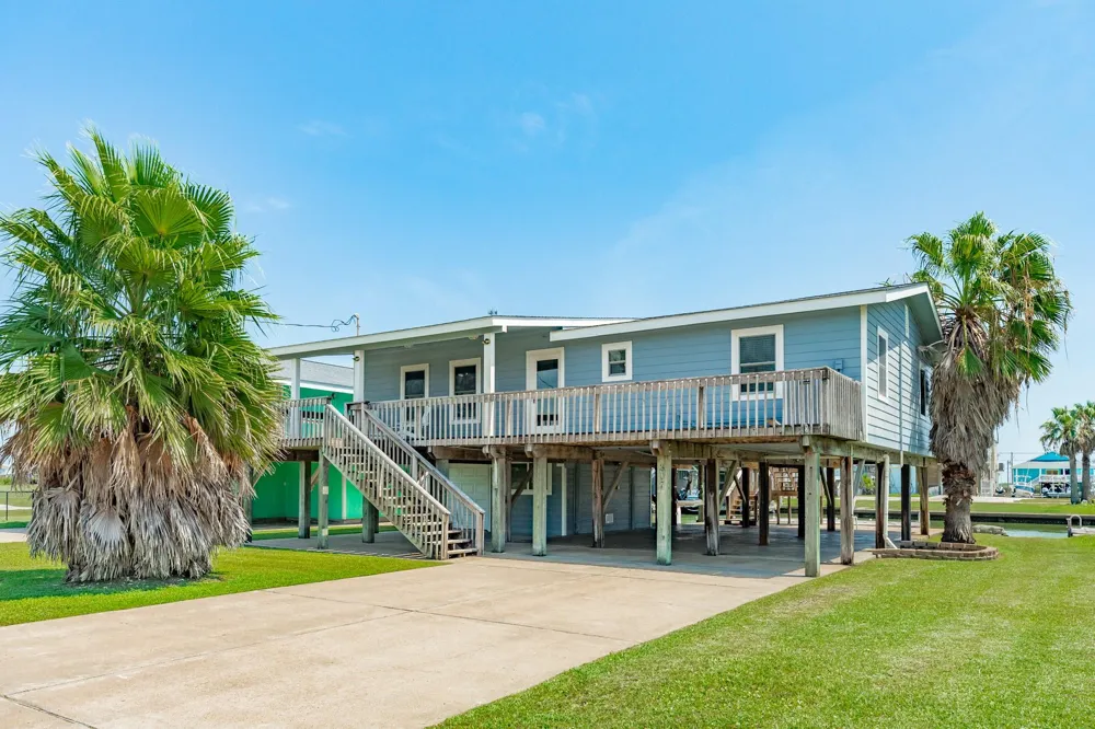 207 Galleon Freeport, TX 77541