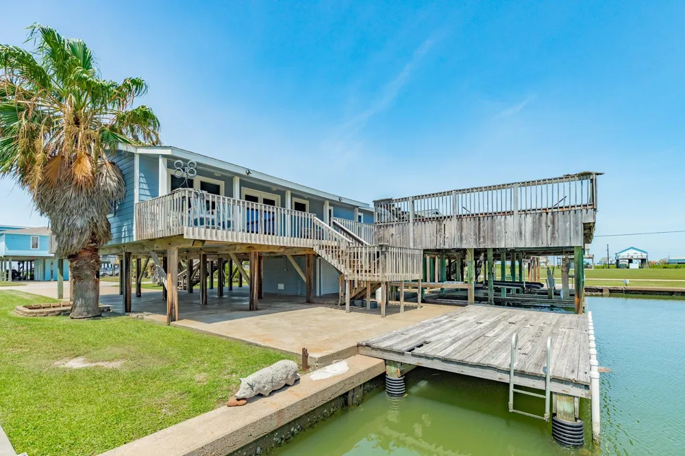 207 Galleon Freeport, TX 77541