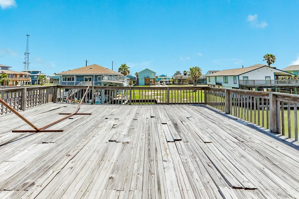 207 Galleon Freeport, TX 77541