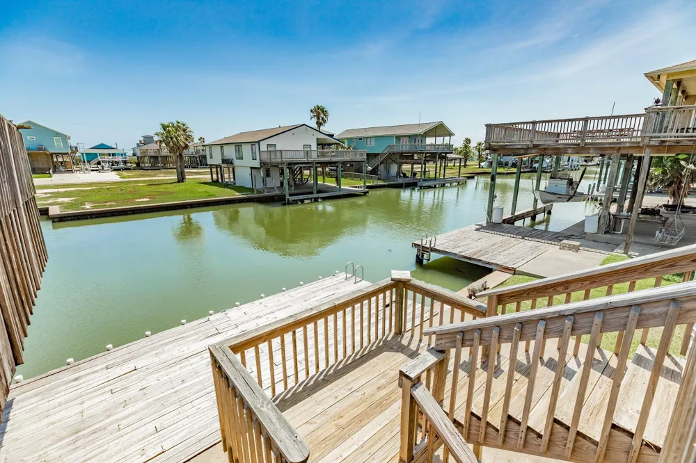 207 Galleon Freeport, TX 77541