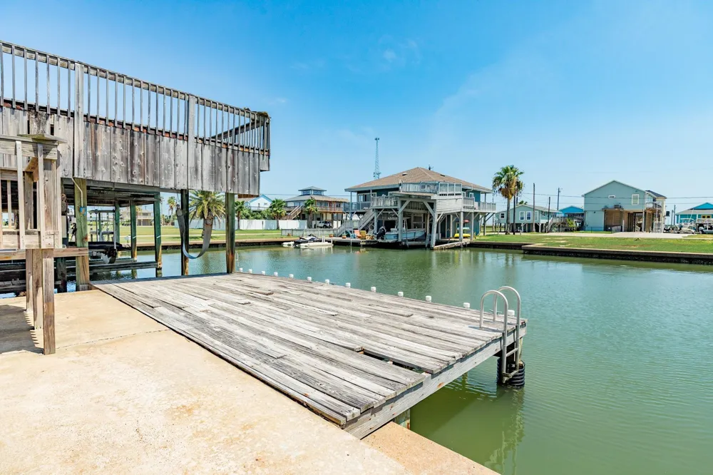 207 Galleon Freeport, TX 77541