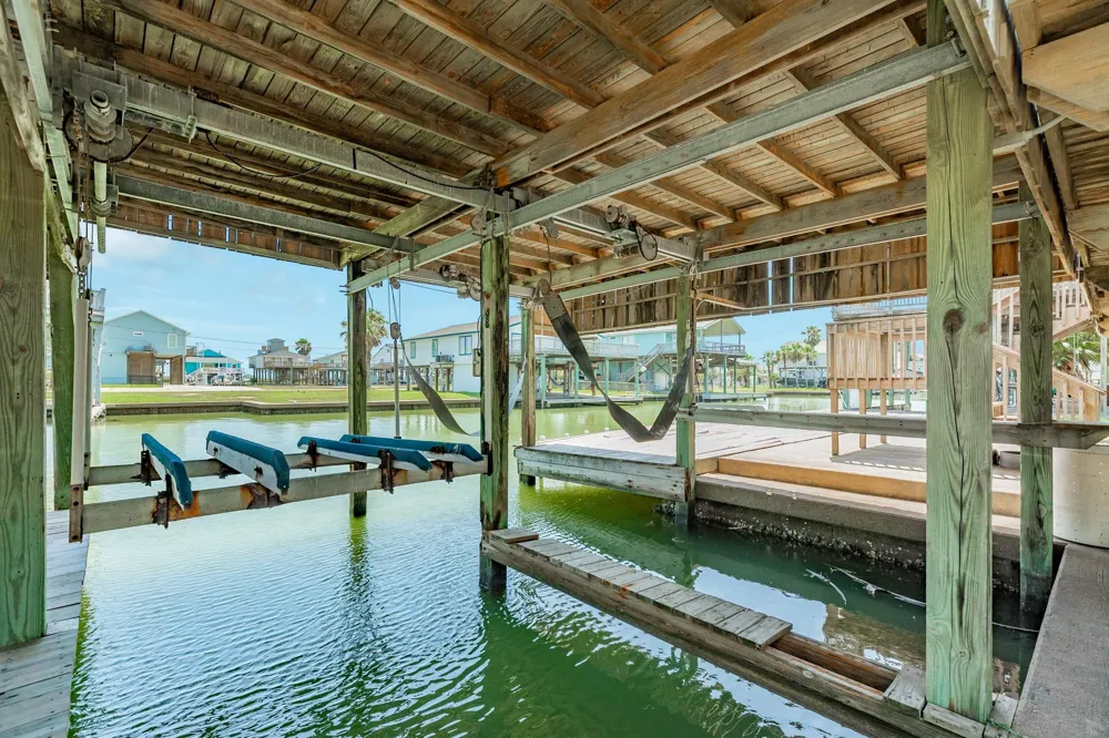 207 Galleon Freeport, TX 77541