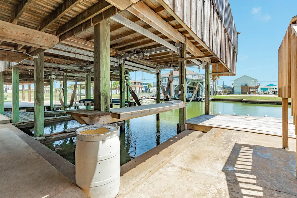 207 Galleon Freeport, TX 77541