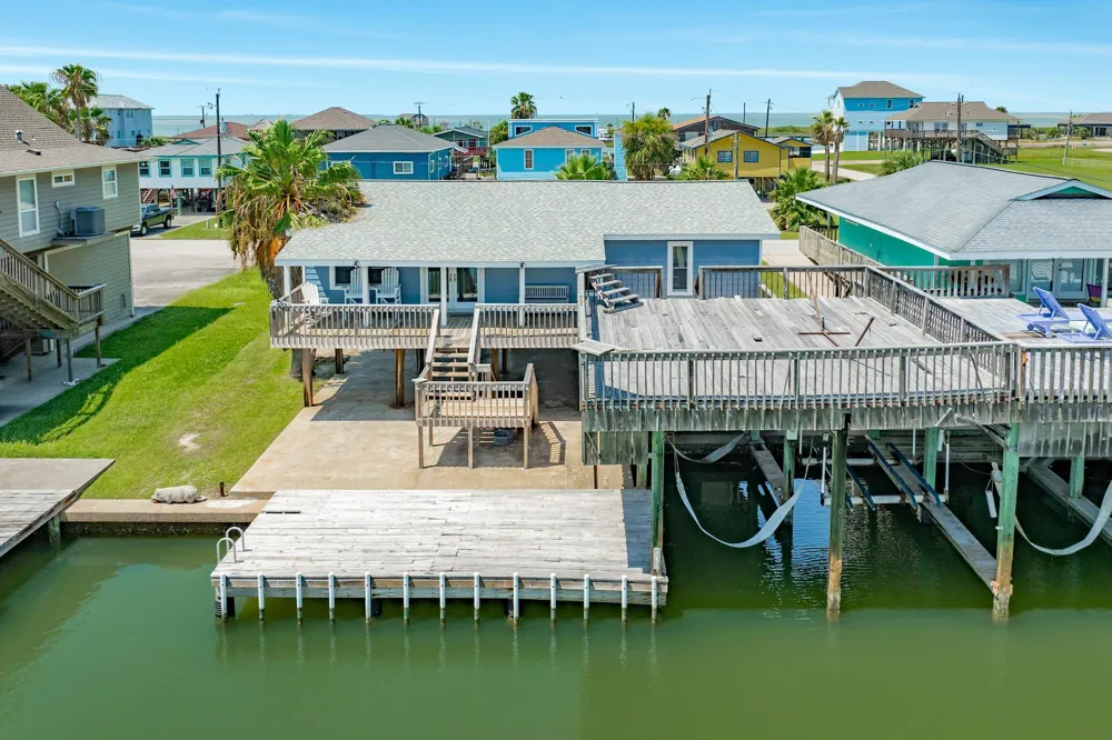 207 Galleon Freeport, TX 77541