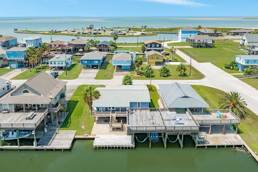 207 Galleon Freeport, TX 77541