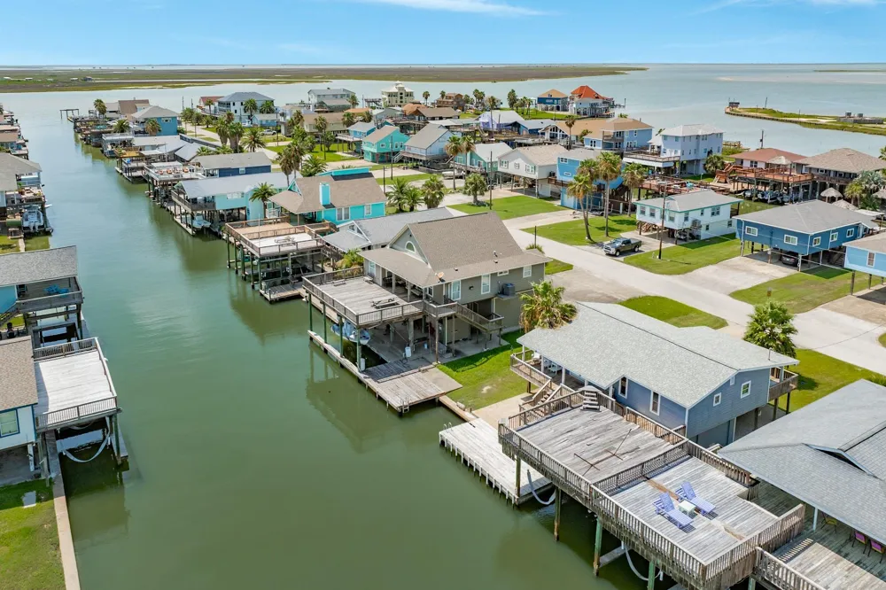 207 Galleon Freeport, TX 77541