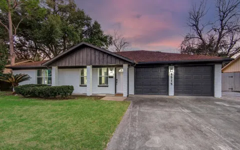 9515 Meadowglen Lane