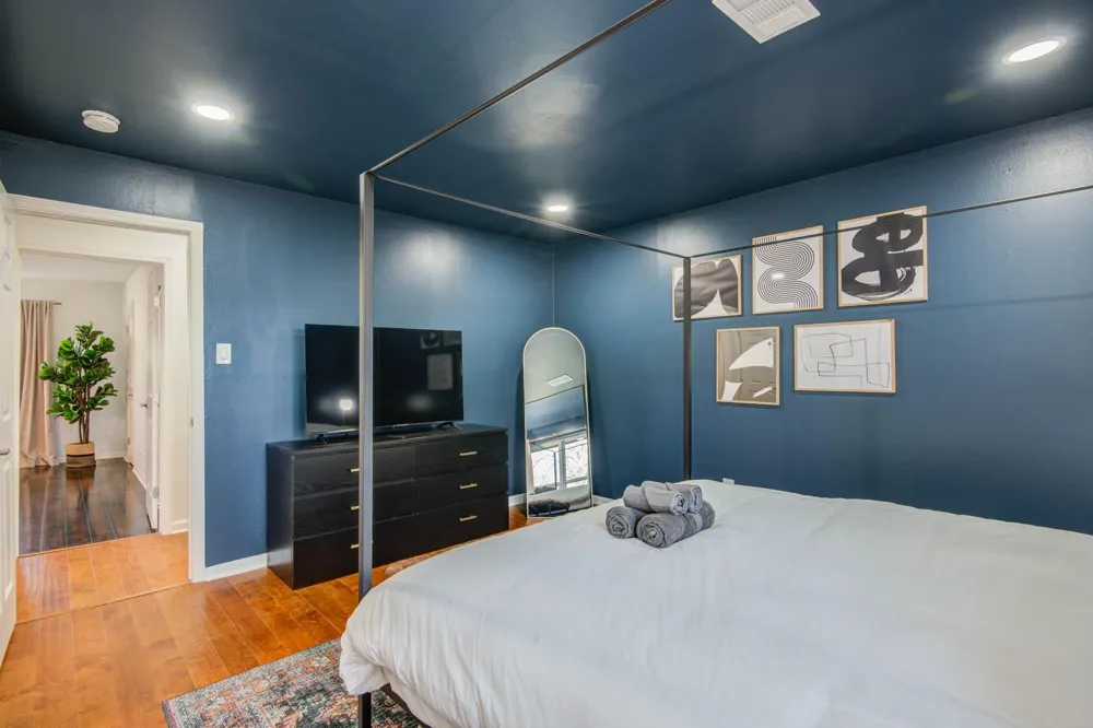 9515 Meadowglen Lane Houston, TX 77063