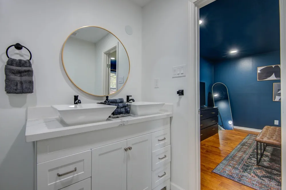 9515 Meadowglen Lane Houston, TX 77063