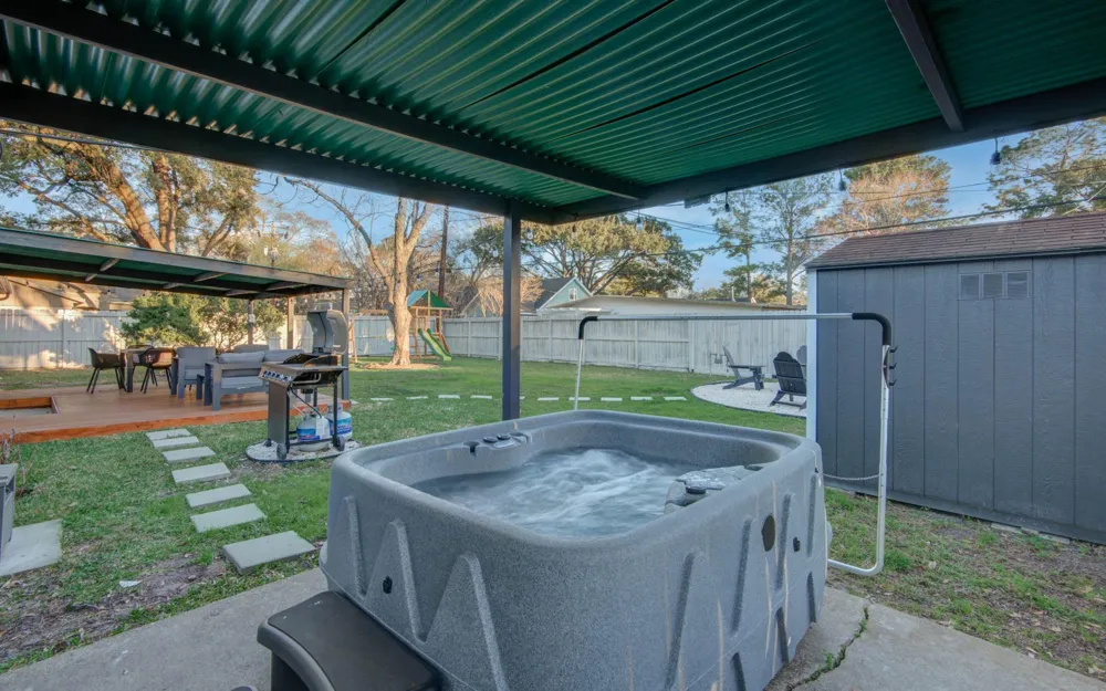 9515 Meadowglen Lane Houston, TX 77063