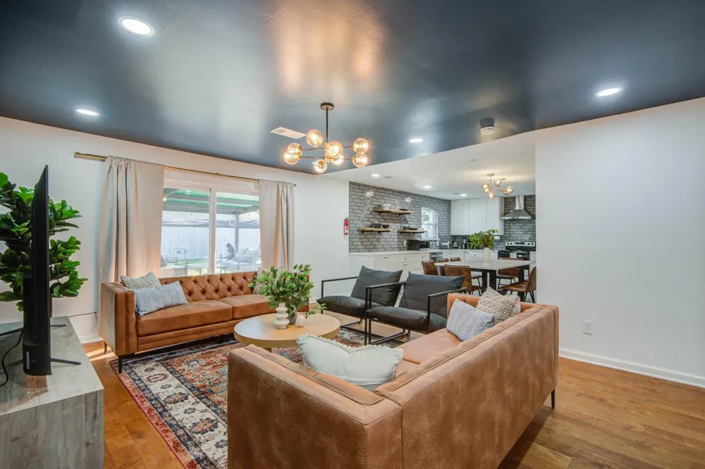 9515 Meadowglen Lane Houston, TX 77063