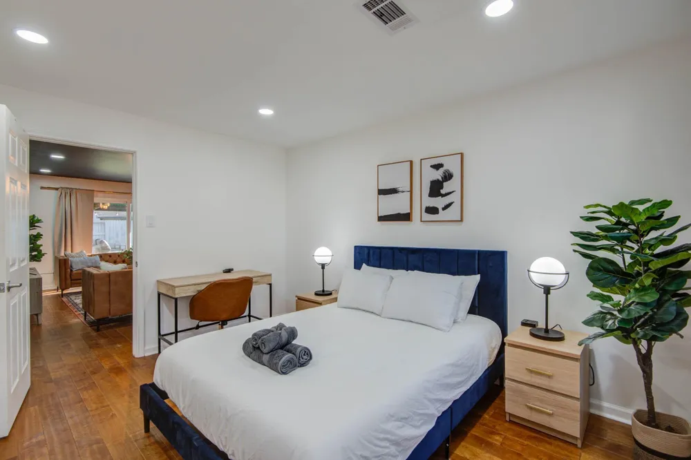 9515 Meadowglen Lane Houston, TX 77063