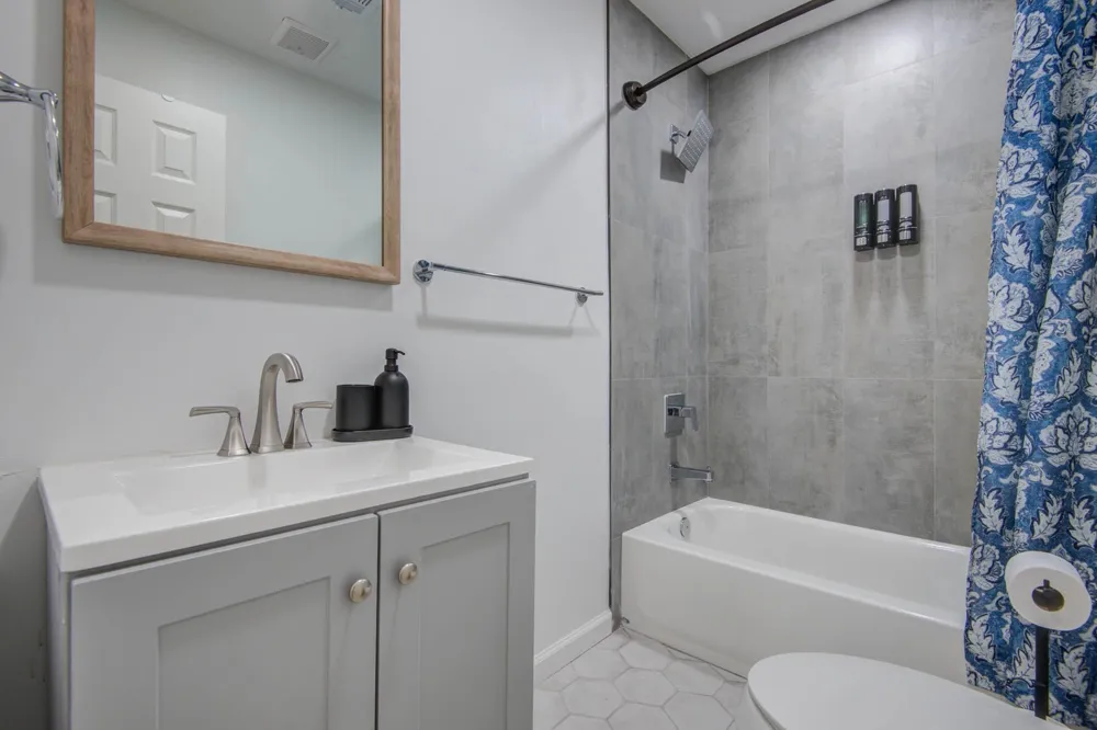 9515 Meadowglen Lane Houston, TX 77063