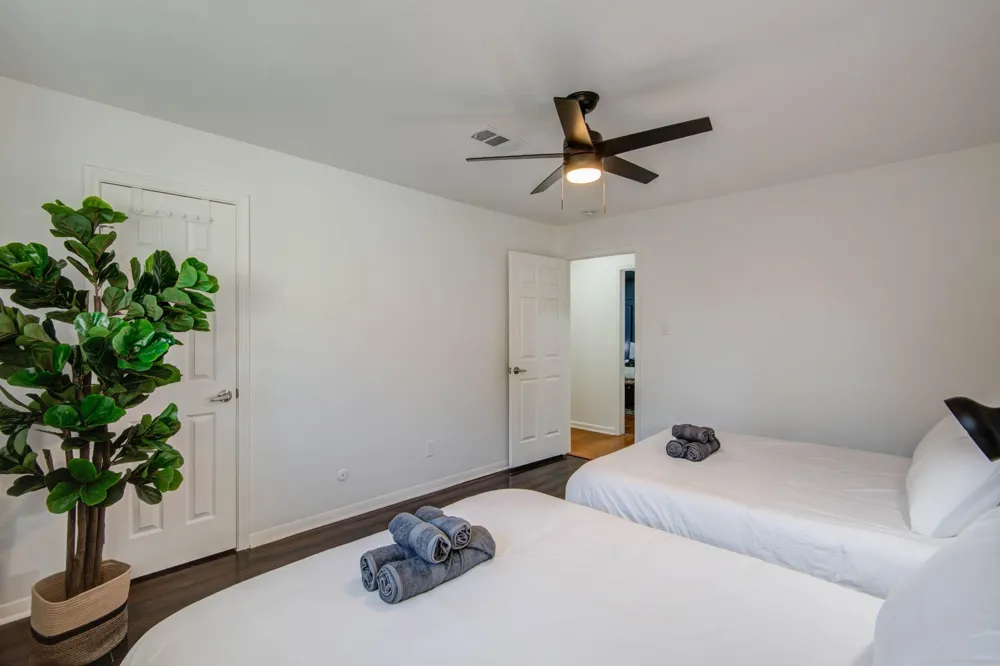 9515 Meadowglen Lane Houston, TX 77063