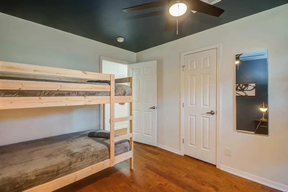 9515 Meadowglen Lane Houston, TX 77063