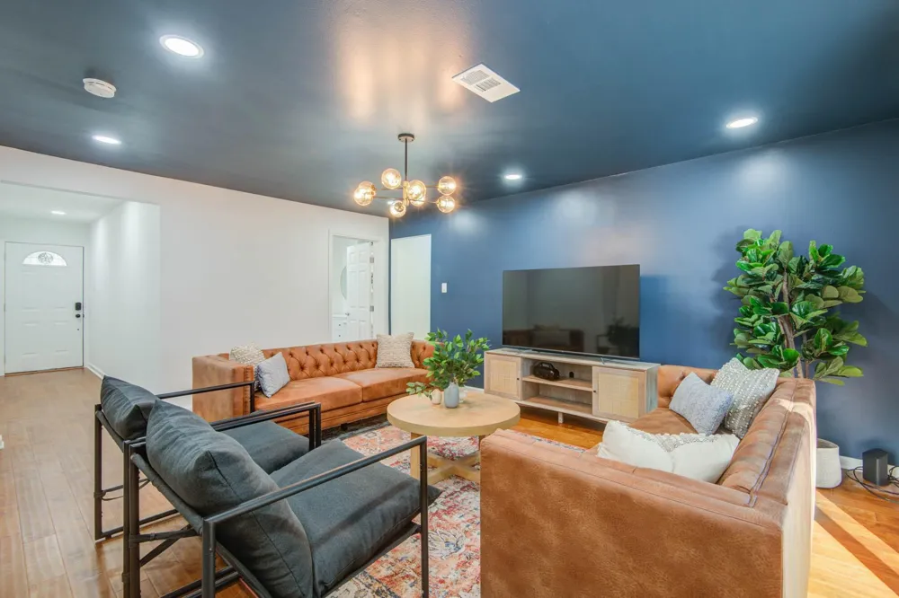 9515 Meadowglen Lane Houston, TX 77063