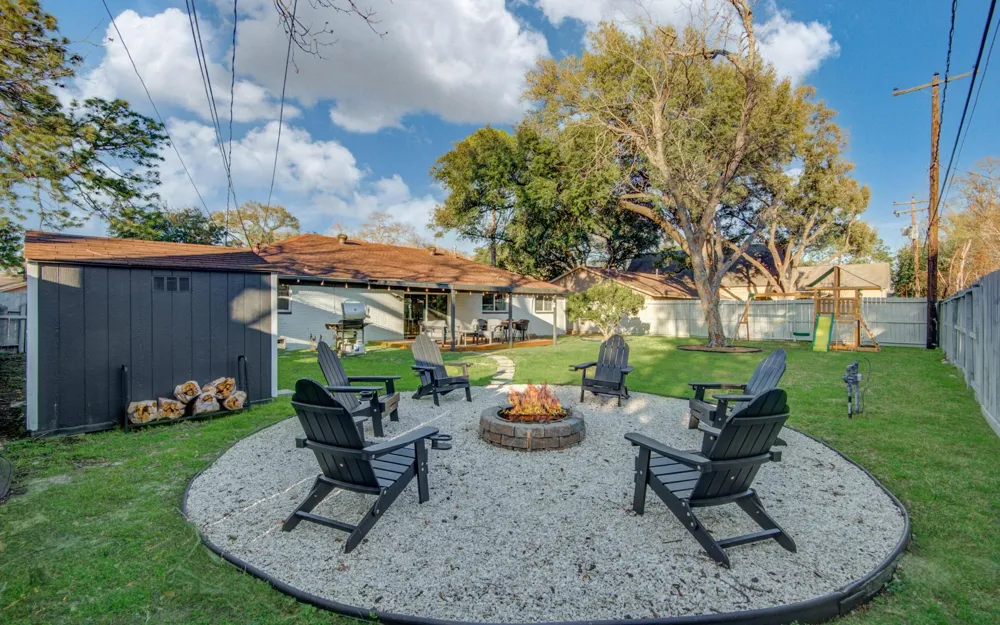 9515 Meadowglen Lane Houston, TX 77063
