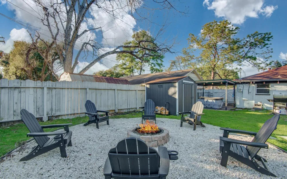 9515 Meadowglen Lane Houston, TX 77063