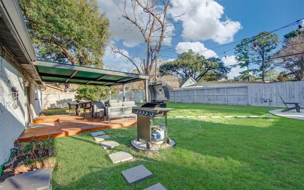 9515 Meadowglen Lane Houston, TX 77063