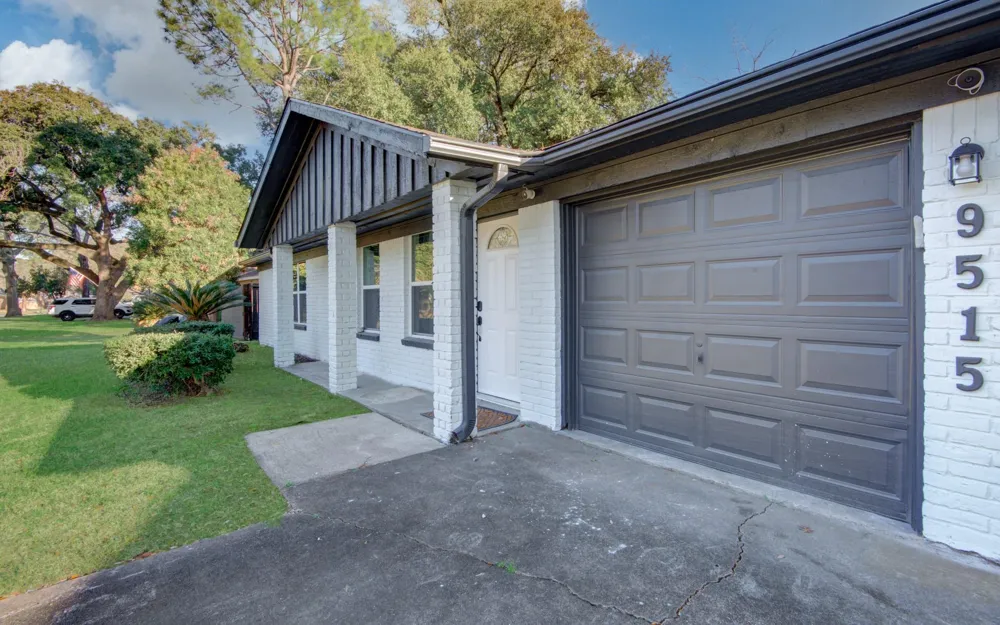 9515 Meadowglen Lane Houston, TX 77063
