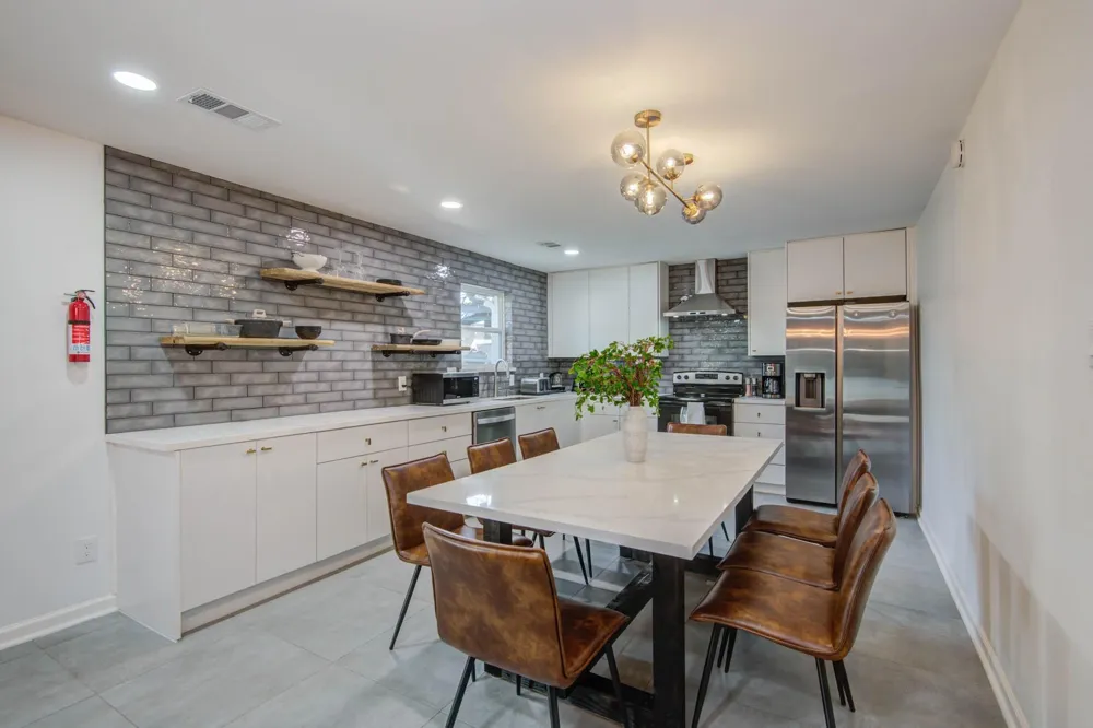 9515 Meadowglen Lane Houston, TX 77063