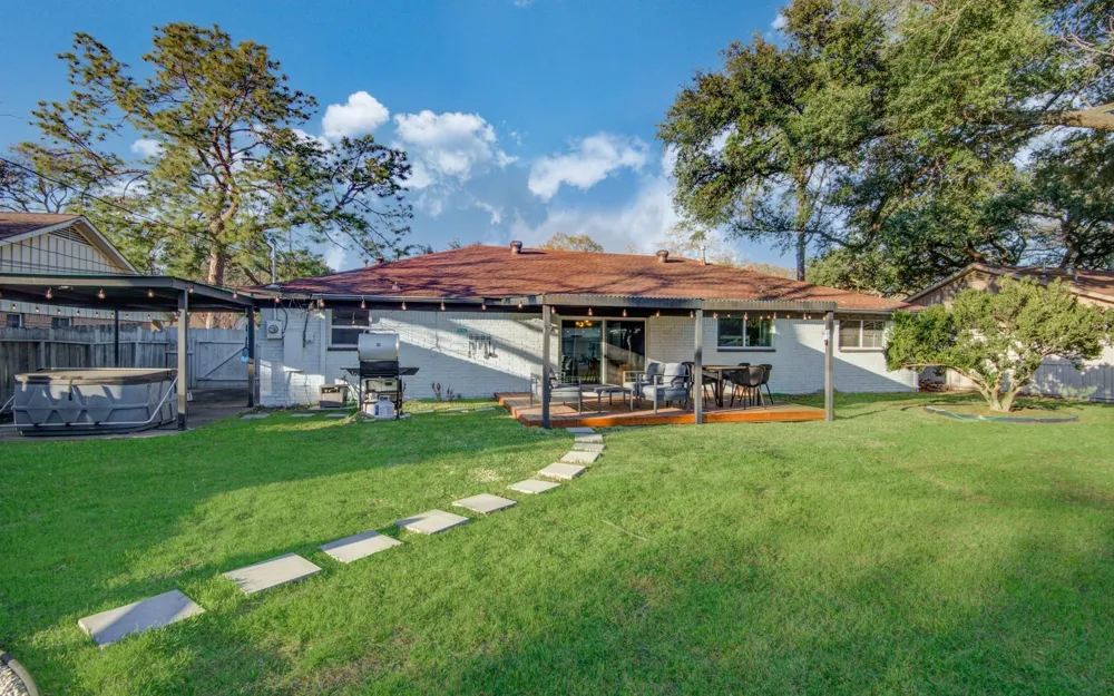 9515 Meadowglen Lane Houston, TX 77063