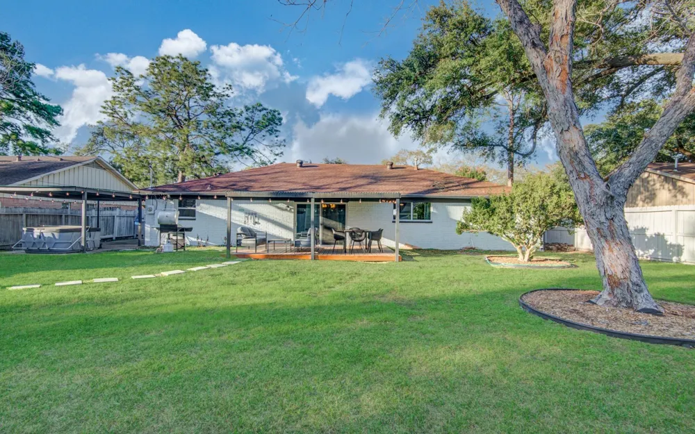 9515 Meadowglen Lane Houston, TX 77063