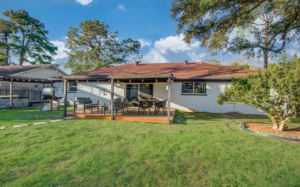 9515 Meadowglen Lane Houston, TX 77063