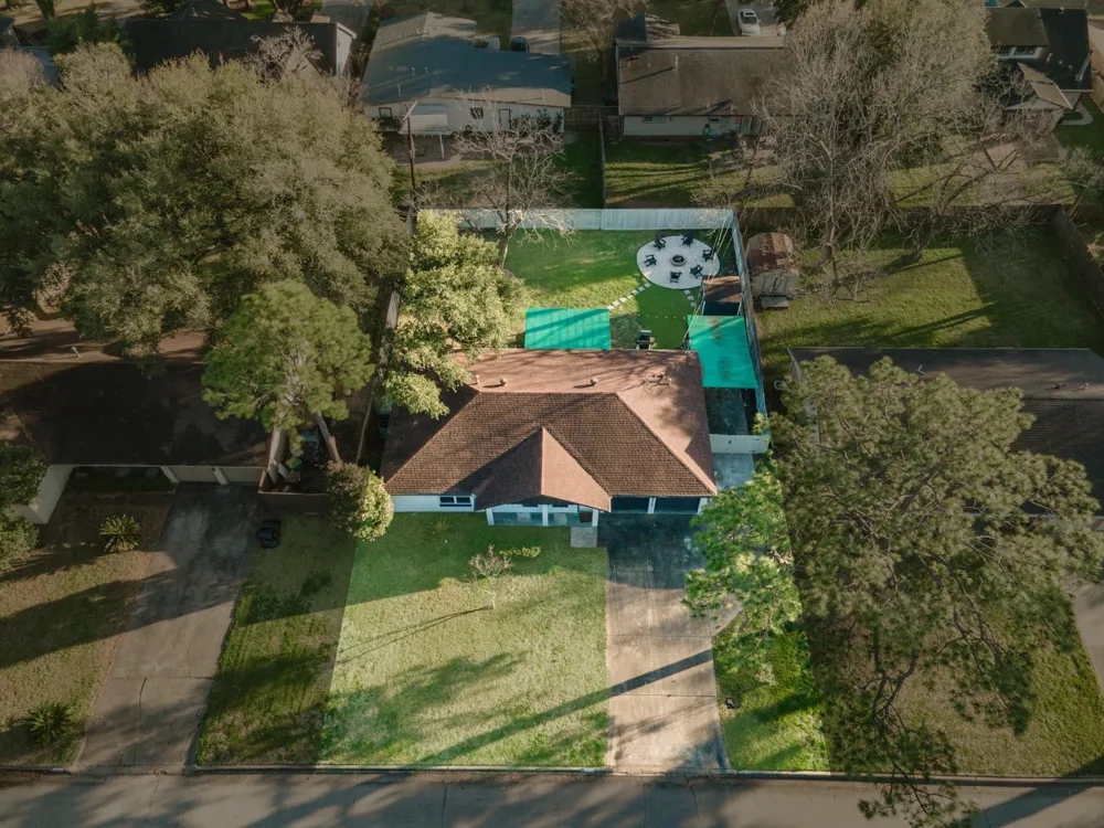9515 Meadowglen Lane Houston, TX 77063