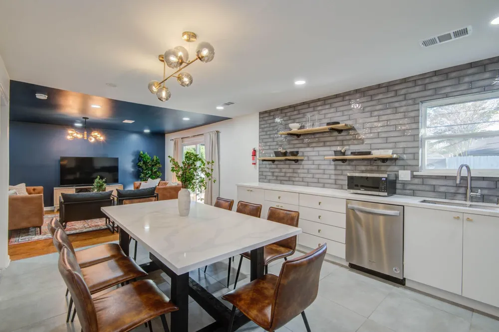 9515 Meadowglen Lane Houston, TX 77063