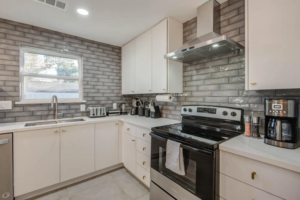 9515 Meadowglen Lane Houston, TX 77063
