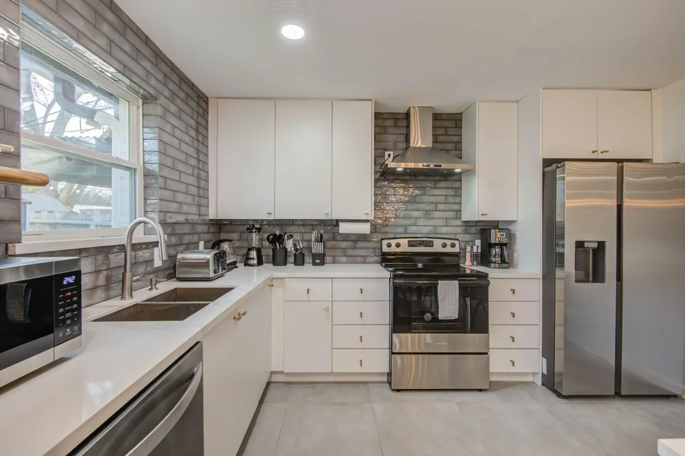 9515 Meadowglen Lane Houston, TX 77063