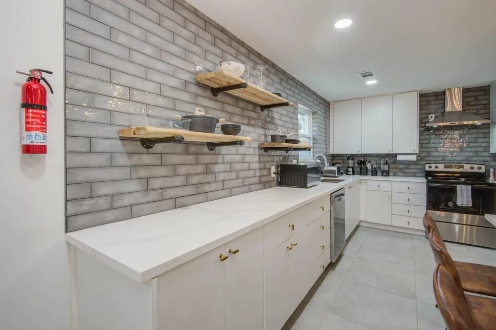 9515 Meadowglen Lane Houston, TX 77063