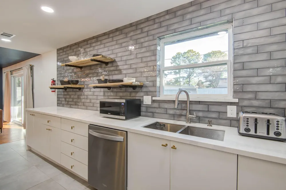 9515 Meadowglen Lane Houston, TX 77063