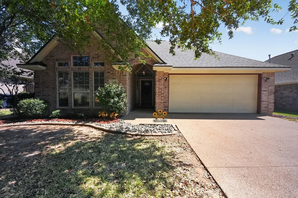 3743 Essen Loop College Station, TX 77845