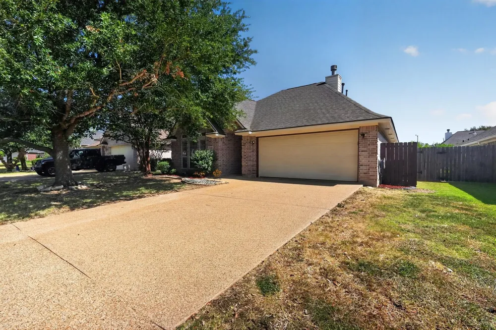 3743 Essen Loop College Station, TX 77845
