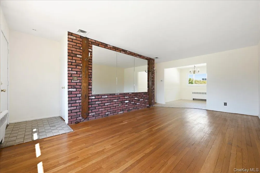 3695 Waverly Avenue Seaford, NY 11783