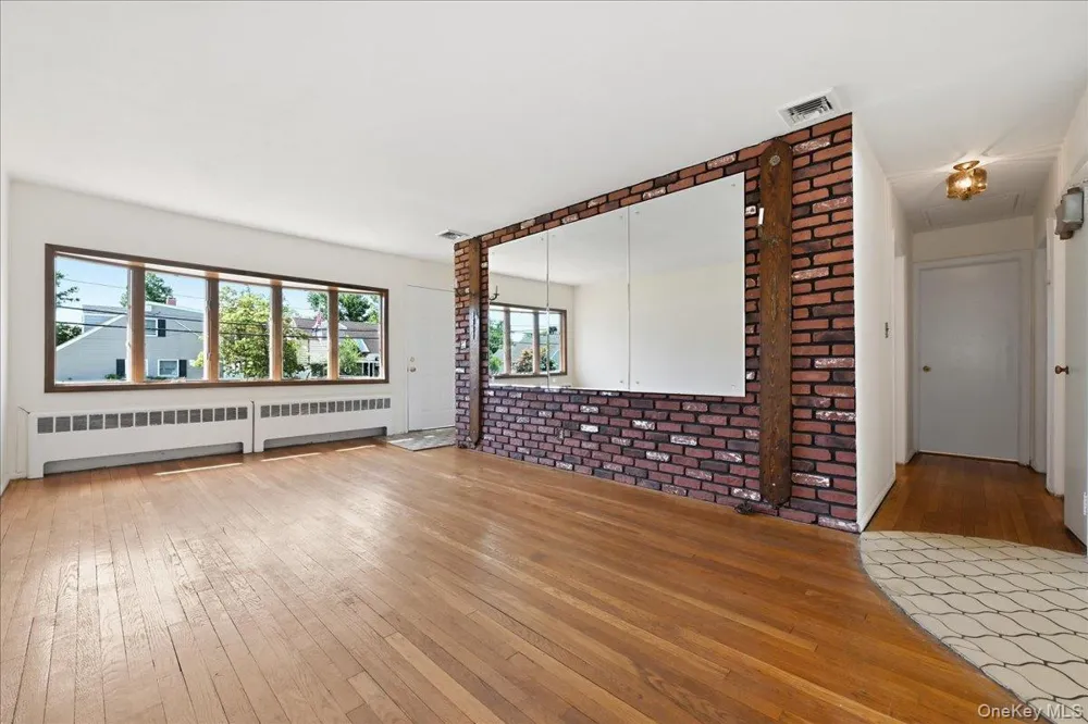 3695 Waverly Avenue Seaford, NY 11783